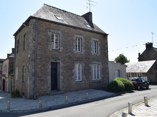 Maison 8 Pièces + Dépendance 22480 Saint-Nicolas-du-Pélem